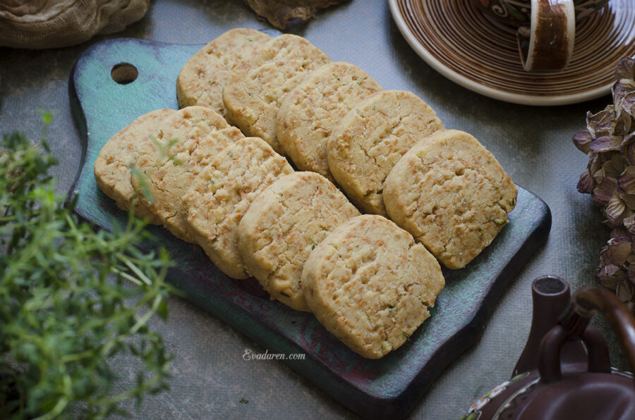 ШОРТБРЕД (SHORTBREAD) С ТИМЬЯНОМ И ПАРМЕЗАНОМ